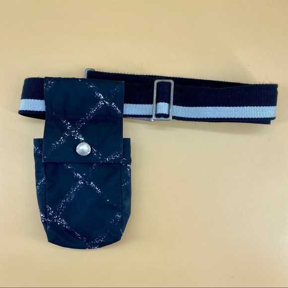 CHANEL voyage series Waist bag - Picture 6 of 13